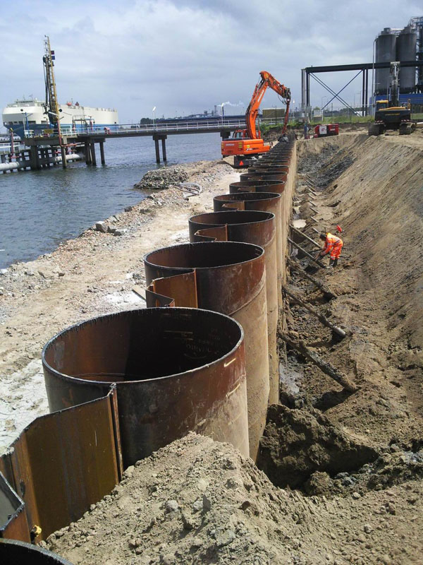 Tubular Combiwall Producido Para Puerto Amsterdam, Holandés